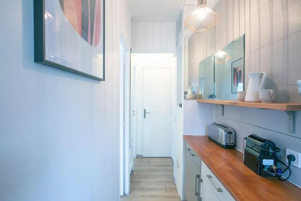 Heavenly & Cozy Parisian Flat - Place Voltaire 파리